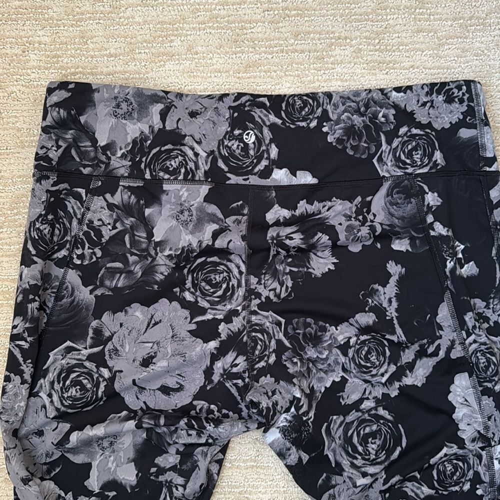 Soma Sport Black and Gray Floral Leggings, Size XL - Picture 9 of 9